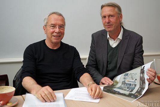 Wolfgang Neskovic (links) und Detlev Stolzenberg (rechts) werfen dem scheidenden Bürgermeister Bernd Saxe (SPD) und dem zukünftigen Bürgermeister Jan Lindenau (SPD) vor, ihr Amt für eine Beeinflussung des Wahlkampfes missbraucht zu haben. Foto: <b>TA</b>