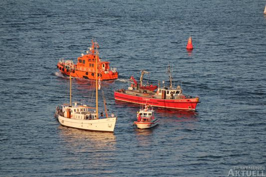 Motorschaden: Kutter Libra in den Hafen geschleppt