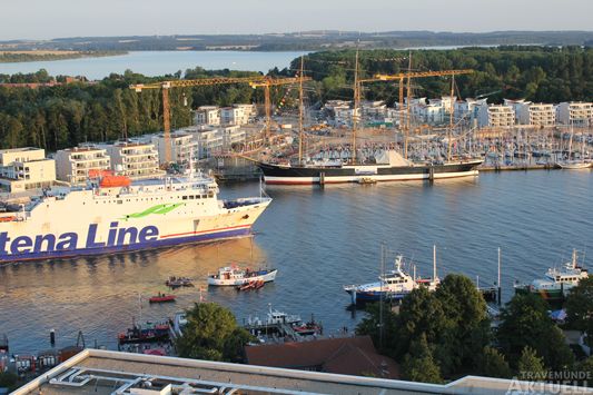 Motorschaden: Kutter Libra in den Hafen geschleppt