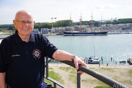 „Das hat mich überrascht«, sagt Hartmut Hilse zur Höhe des »Alten Leuchtturms«, den er mit 80 Jahren das erste Mal besuchte. Foto: <b>TA</b>