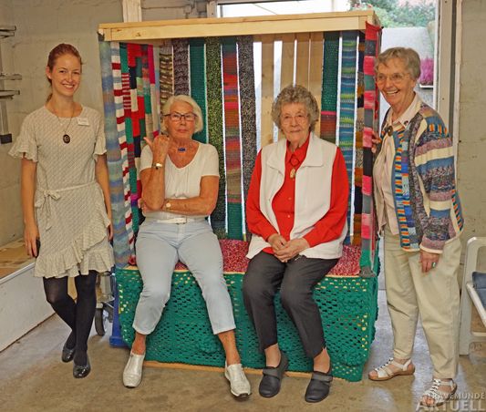 Am 17.10.2018 präsentierten Freizeitgestalterin Svenja Titsch (links) sowie Leonore Krakow, Christa Meier und Heidi Preuß erstmals das noch nicht ganz fertiggestellte Kunstwerk. Foto: <b>ARCHIV TA</b>