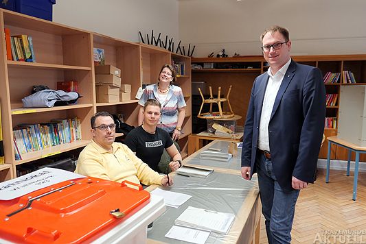 »Wir haben zwei Leute gehabt, da wussten wir gar nicht, wo wir die hinschicken sollten«, berichtete Wahlhelfer Timm Thalau. Foto: <b>KARL ERHARD VÖGELE</b>