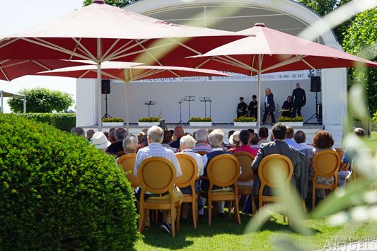 Die Eröffnung fand im Hotelgarten mit der historischen Musikmuschel statt. Die Konzerte dann im Ballsaal des Grand Hotel. Foto: <b>TA</b>