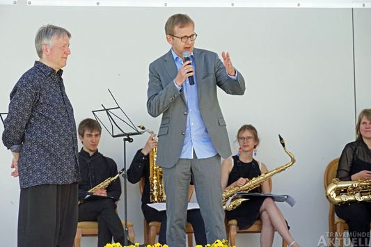 »Wir werden in den nächsten Tagen viele Kulturschätze des Abendlandes hören«, versprach er Professor Heime Müller, hier mit dem Kammermusikvereins-Vorsitzenden Olaf Silberbach (links). Fotos: <b>TA</b>
