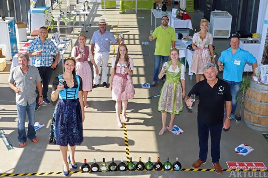 Mit 11 Bocksbeutel Abstand begeisterten die Winzer des Fränkischen Gewächses bei ihrer traditionellen Frankenwein-Präsentation im Travemünder Kreuzfahrtterminal. Foto: <b>RUDI MERKL</b>