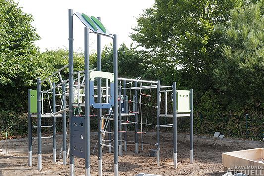 Der Spielplatz Kakenbarch (erreichbar über Brodtener Kirchsteig und Mühlenberg), hier auf einer Aufnahme vom 18. August, ist fertiggestellt und wird bald freigegeben. Foto: <b>KEV/ARCHIV TA</b>