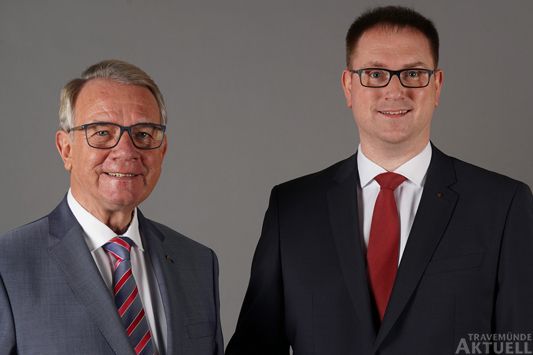 Stadtpräsident Klaus Puschaddel (links) und Bürgermeister Jan Lindenau (rechts). Foto: <b>HANSESTADT LÜBECK</b>