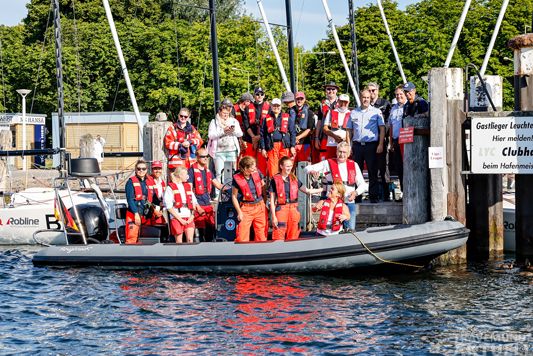 Das neue Motorrettungsboot der Wasserwacht Lübeck wurde am Rande der Travemünder Woche getauft. – Foto: Christian Beeck / hfr