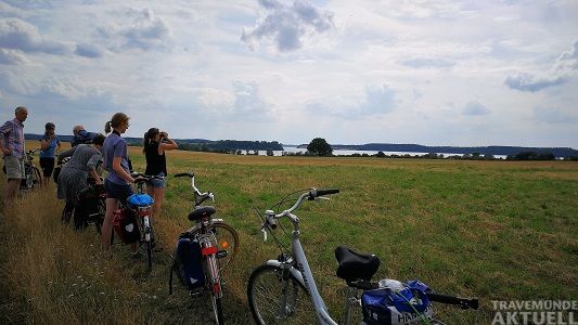 Die naturhistorische Fahrradtour führt nach Mecklenburg-Vorpommern mit einem Blick auf den Dassower See. Foto Sylvia Behrens