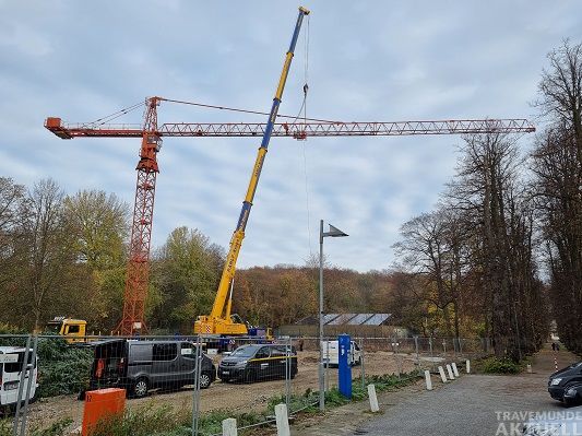 Der Baukran auf dem Grundstück ist am 21. November 2022 wieder abgebaut worden. Foto <b>TA</b>