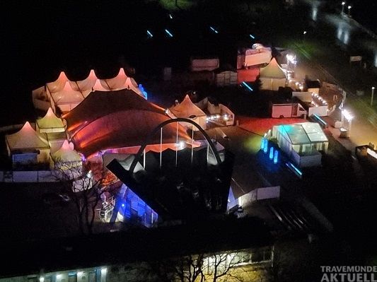 Der Neujahrsgarten ist bis 21:00 Uhr geöffnet, am 25. und 26. Dezember bis 19:00 Uhr, am 1. Januar bis 03:00 Uhr nachts und am letzten Tag (1. Januar bis 17:00 Uhr.