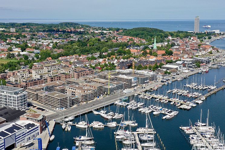 Am alten Fischereihafen in Travemünde schreitet der Bau des Neubauprojekts »Baltique« voran. Quelle: NGEG Norddeutsche Grundstücksentwicklungsgesellschaft mbH