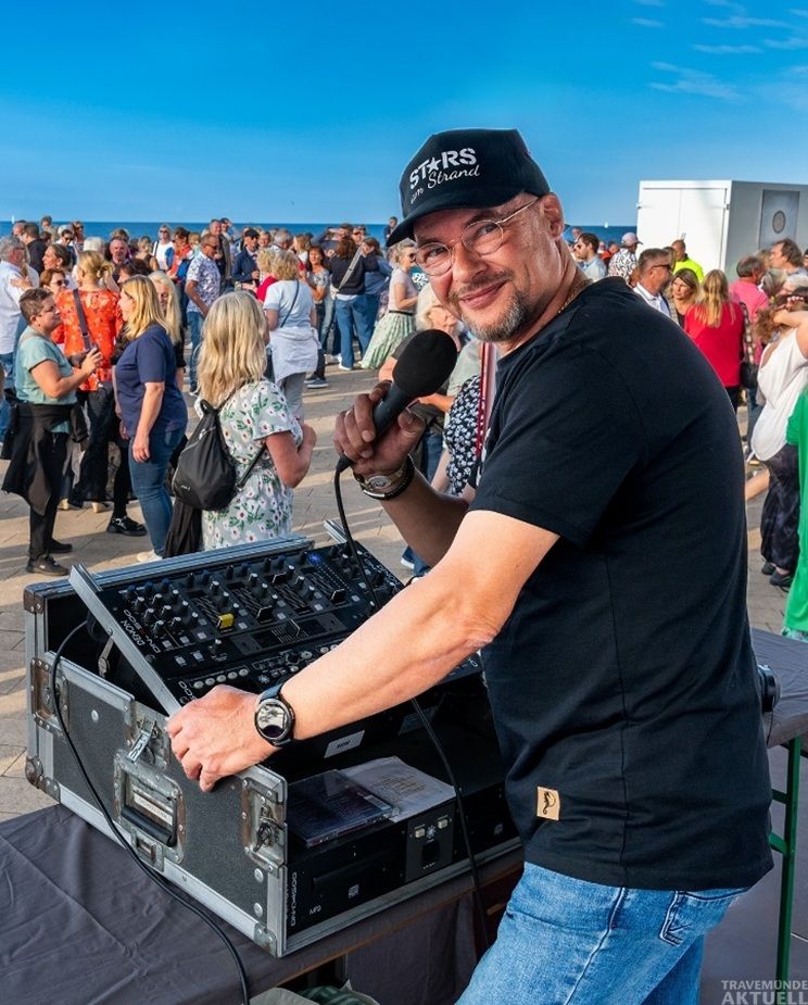 Für die musikalische Unterhaltung ist René Kleinschmidt zuständig. Foto: TSNT GmbH