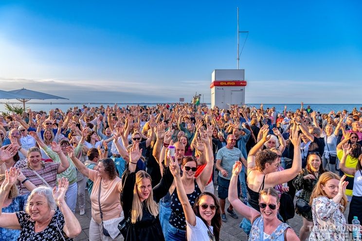 Musik, Meerblick und beste Stimmung, dazu ein kühler Cocktail verspricht einen tollen Abend unter freiem Himmel. Foto: Torsten Vollbrecht