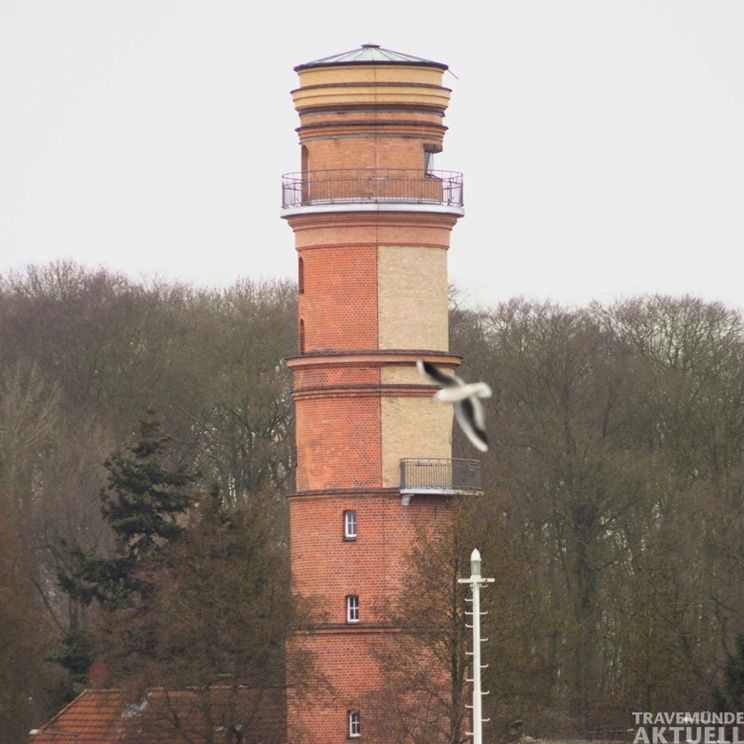 Der Alte Leuchtturm ist eines der bekanntesten Wahrzeichen Travemündes und heute ein maritimes Museum, das die Geschichte der Seefahrt erzählt.
