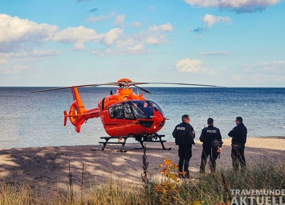 Bei Rettungseinsätzen arbeiten Polizei, Rettungsdienst und weitere Einsatzkräfte oft Hand in Hand. Damit Hilfe schnell geleistet werden kann, bitten die Einsatzkräfte darum, Abstand zu halten und den Anweisungen vor Ort zu folgen. Foto: anatol-rurac/ Unsplash