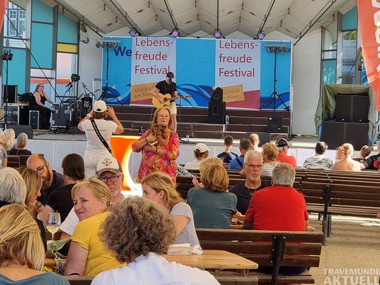 as Lebensfreude Festival verwandelt den Brügmanngarten in Travemünde vom 7. bis 9. August in einen Treffpunkt für Musik, Bewegung, Gesundheit und Entspannung. Foto: TA
