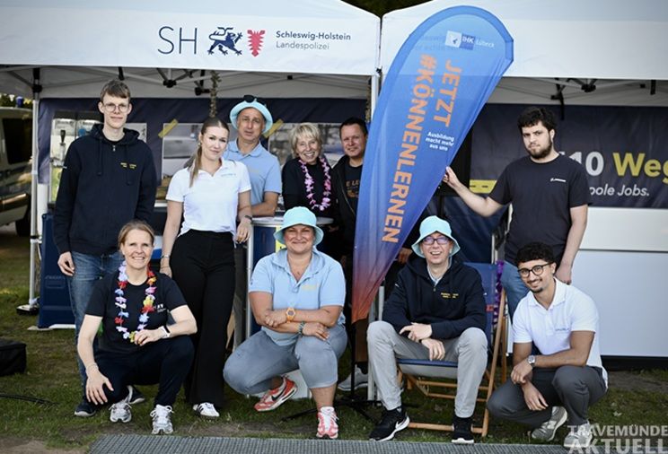 Die Teams der IHK zu Lübeck und der Landespolizei bei der Beach Tour in Norderstedt. Foto: Landespolizei SH