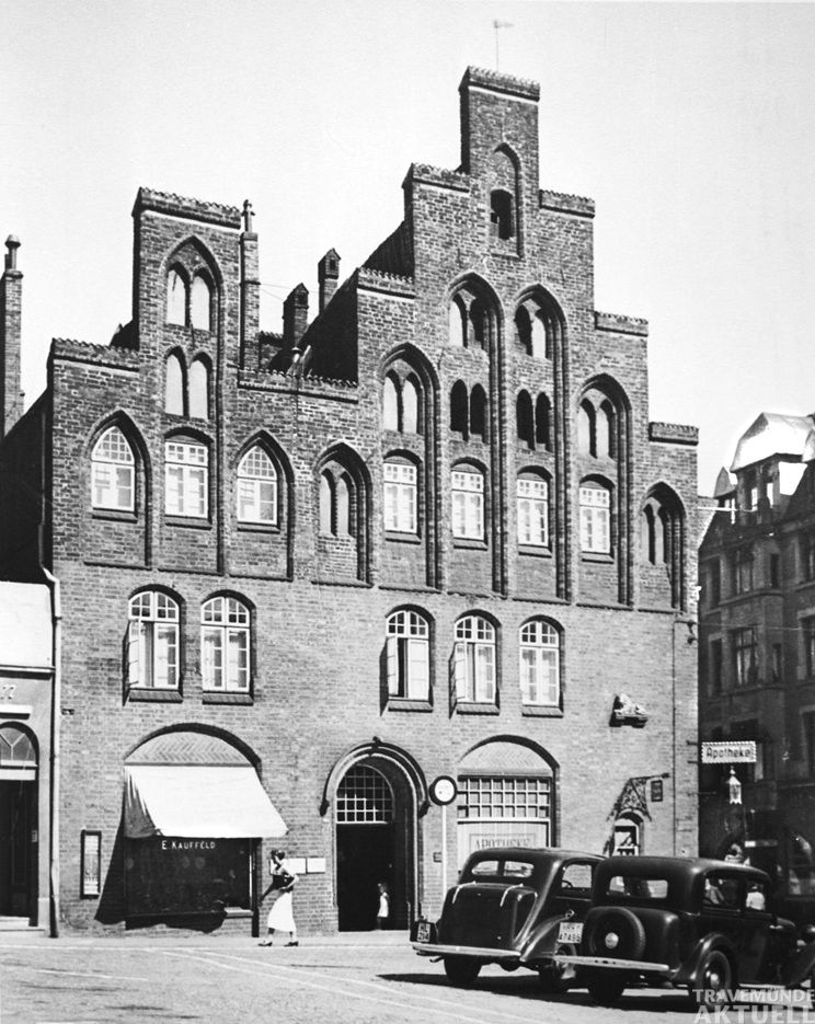 Die traditionsreiche Löwen-Apotheke blickt auf eine mehr als 200-jährige Geschichte zurück. Das historische Foto zeigt, wie die Apotheke früher aussah. Foto: Löwen-Manufaktur GmbH & Co. KG
