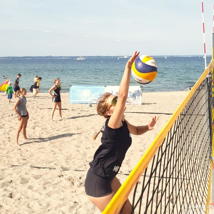 Fußball, Beachvolleyball und jede Menge Bewegung im Sand erwarten die Kinder bei der Jungadler Mannheim Summer Challenge am Niendorfer Freistrand. Foto: TSNT / Malte Nagursky