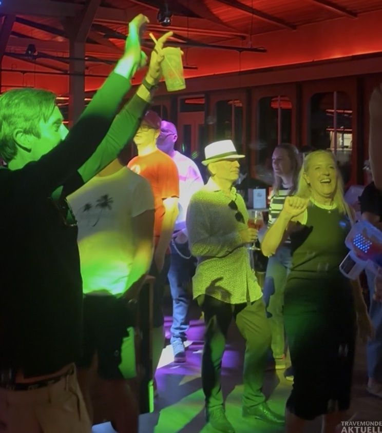 Karibische Rhythmen und gute Stimmung: Beim Tanzabend stehen Salsa, Merengue und Bachata im Mittelpunkt. Foto: Herrmannshöhe