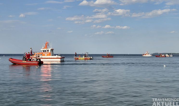 Die »Priwall 37« der Freiwilligen Feuerwehr Priwall ist für Rettungs- und Hilfeleistungseinsätze auf dem Wasser unterwegs. Foto: FF Priwall