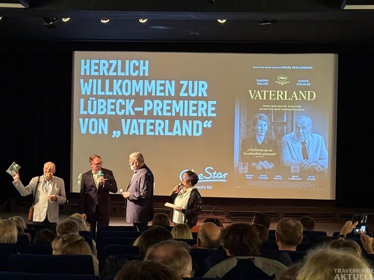 Von Links nach rechts: Hans Zischler, Oliver Fock, Jan Lindenau, Miriam Waldmann. Foto: TA