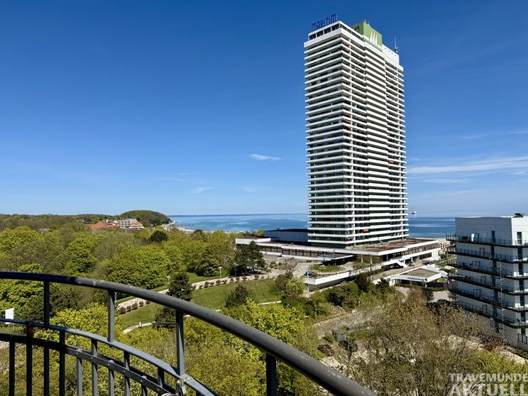 Das Maritim-Hotel prägt seit den 1970er-Jahren die Silhouette Travemündes und öffnet am Tag des offenen Denkmals seine Türen für Besucher:innen. Foto TA