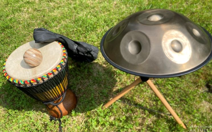 Der Morgenkreis zur Herbst-Tagundnachtgleiche verbindet Natur, Austausch und Musik. Foto: Wildnisgespräche Travemünde