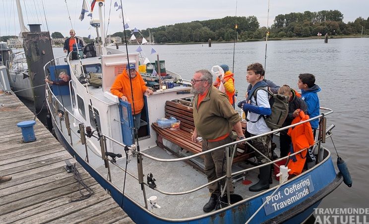 Vom Fischereihafen in Travemünde ging es für die Gruppe hinaus auf die Ostsee. Foto: Die Glücksfischer e.V.