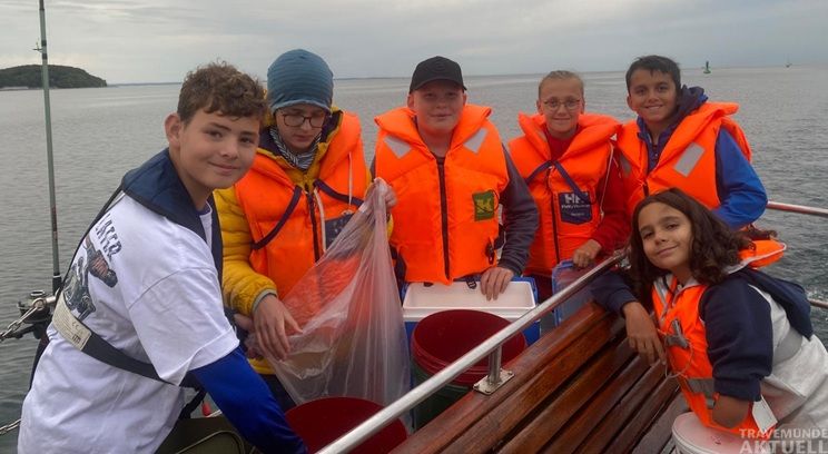 Mit viel Freude und Begeisterung waren die jungen Angler:innen bei der besonderen Tour dabei. Foto: Die Glücksfischer e.V.