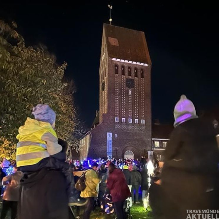 Beim bekannten Sternmarsch in Kücknitz treffen sich alle Gruppen am Kirchplatz wieder. Foto: TA