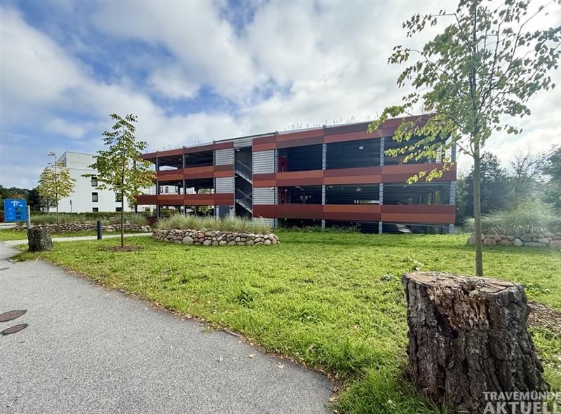 Das Parkhaus Godewind in Travemünde wurde im Frühjahr 2025 eröffnet. Im ersten Betriebsjahr lag die durchschnittliche Auslastung bei 11,6 Prozent. Foto: TA