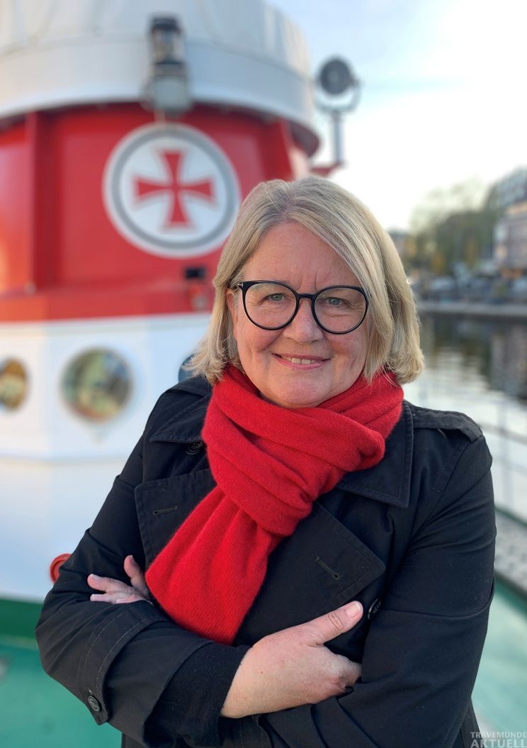 Autorin Silke Arends hat in Kombüsen und Kochtöpfe der Seenotretter:innen geschaut, um Rezepte und Geschichten von Bord der Seenotrettungskreuzer zu sammeln. Foto: Die Seenotretter – DGzRS, Mara Vernholz